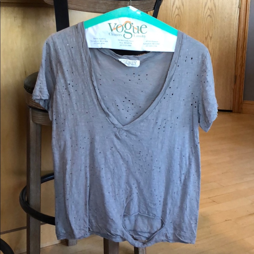 Distressed Audrey 3+1 V-Neck